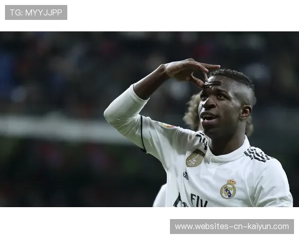 巴西防守闪电反击，维尼修斯速射吊挂死角